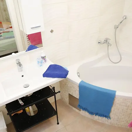 Authentic Holiday Overlooking The Bay Holiday home *