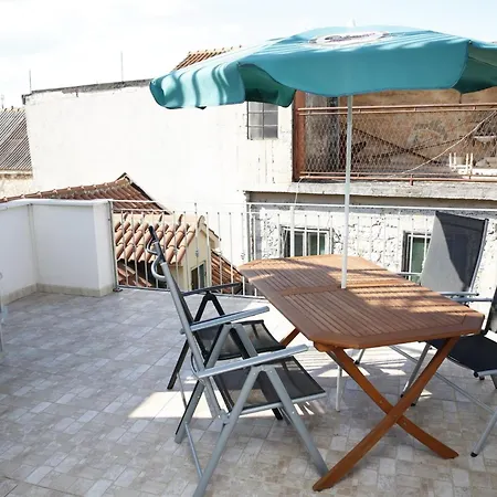 Authentic Holiday Overlooking The Bay